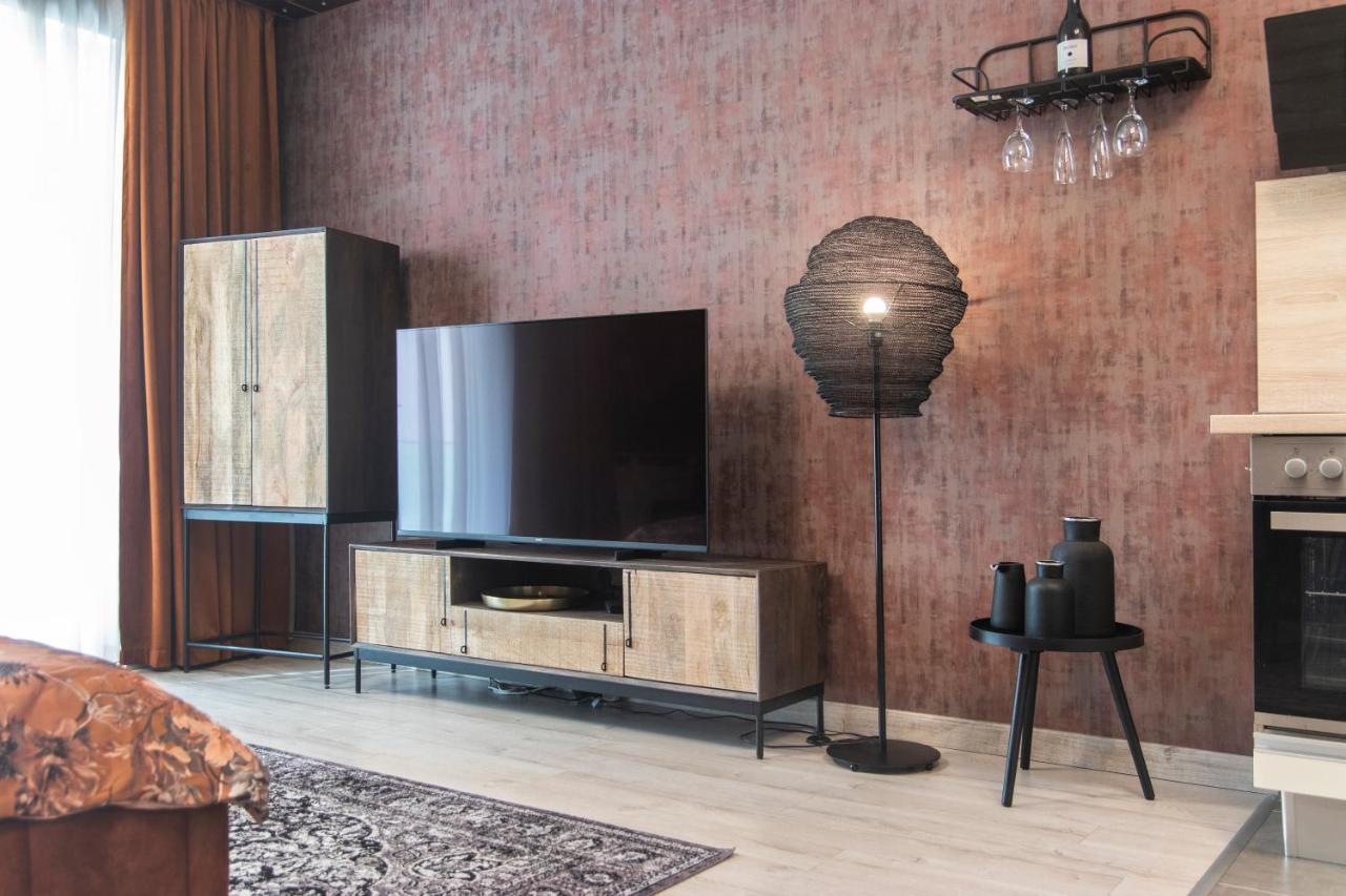 Grand Suites Corvin Budapeste Exterior foto