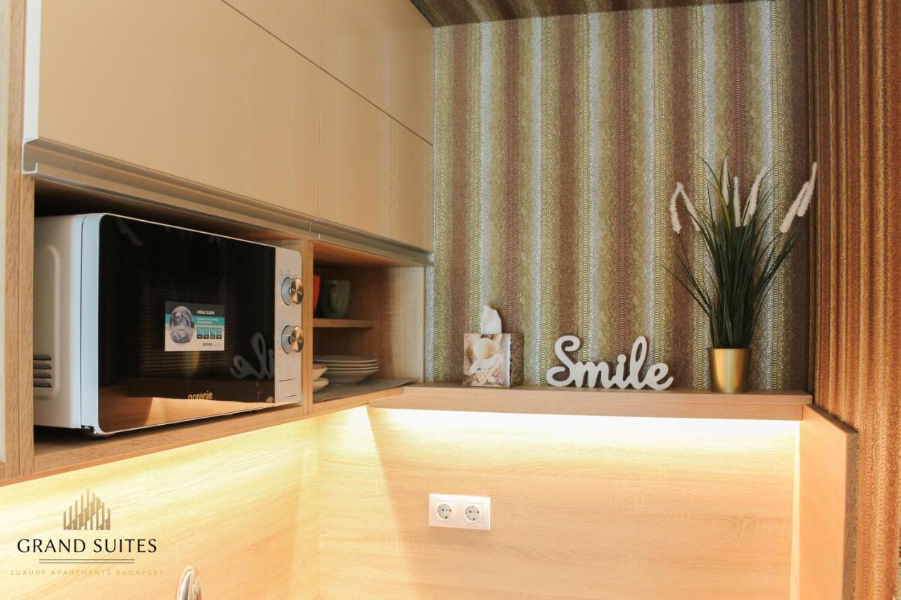 Grand Suites Corvin Budapeste Exterior foto