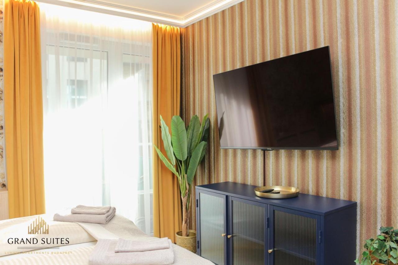 Grand Suites Corvin Budapeste Exterior foto