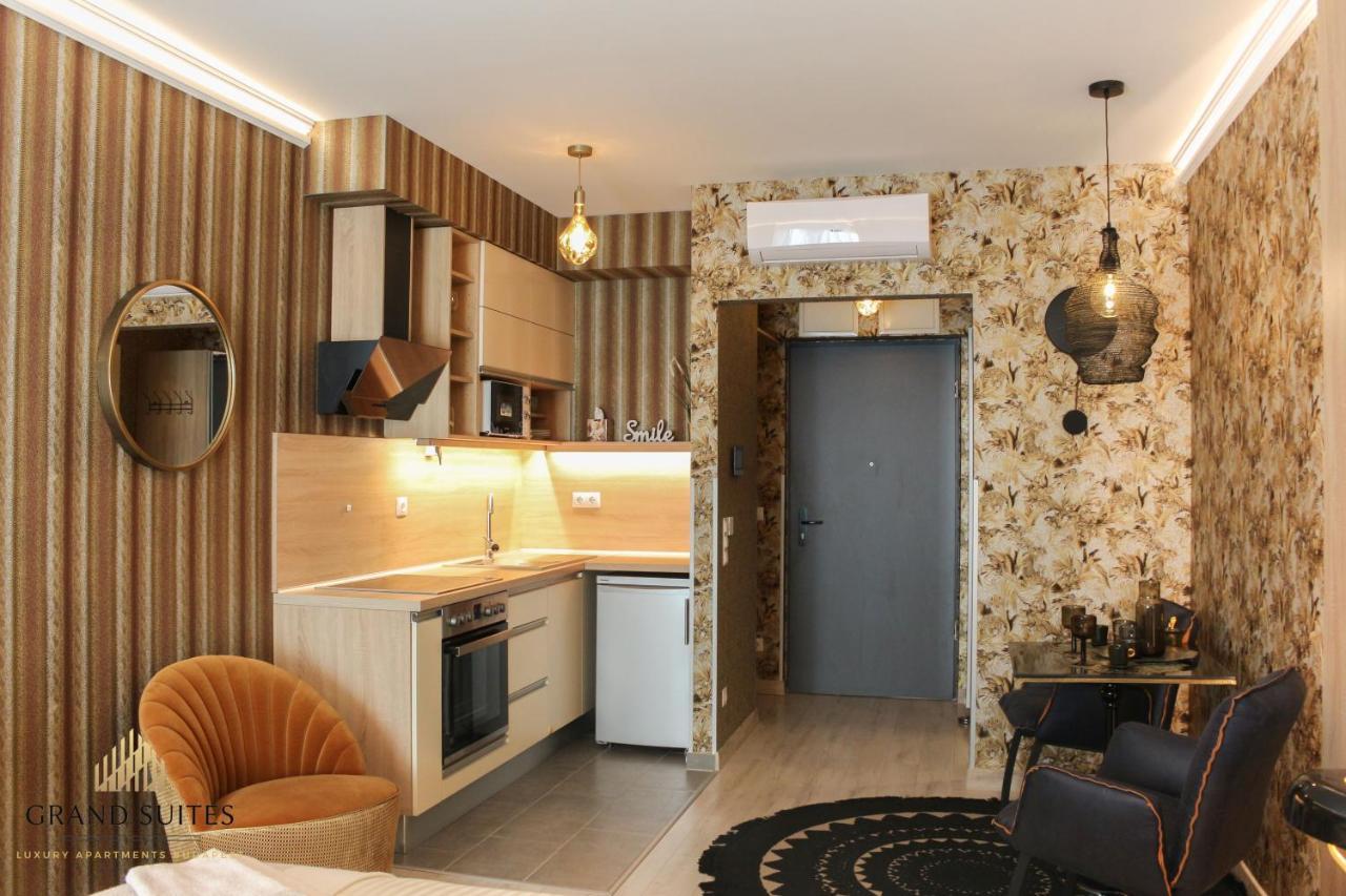 Grand Suites Corvin Budapeste Exterior foto