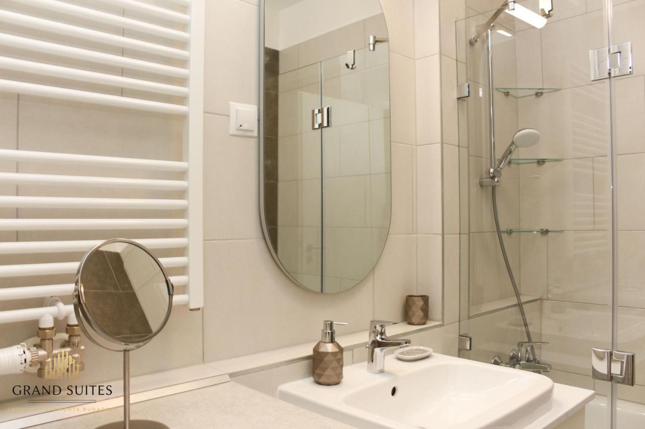 Grand Suites Corvin Budapeste Exterior foto
