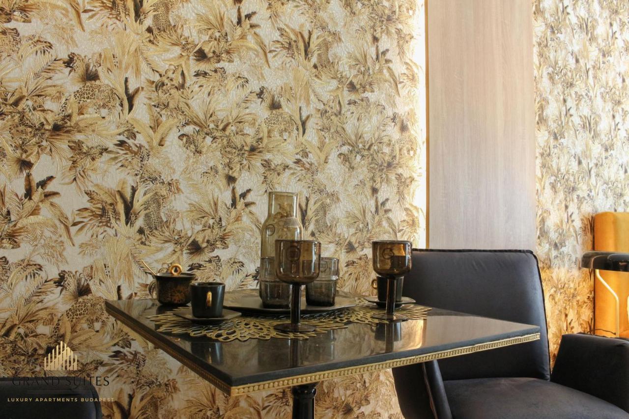 Grand Suites Corvin Budapeste Exterior foto
