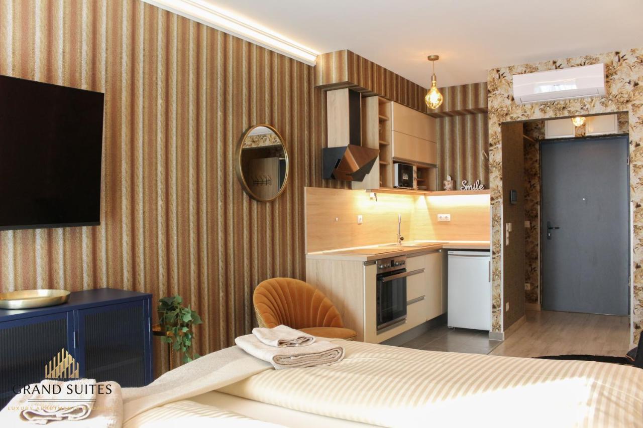 Grand Suites Corvin Budapeste Exterior foto